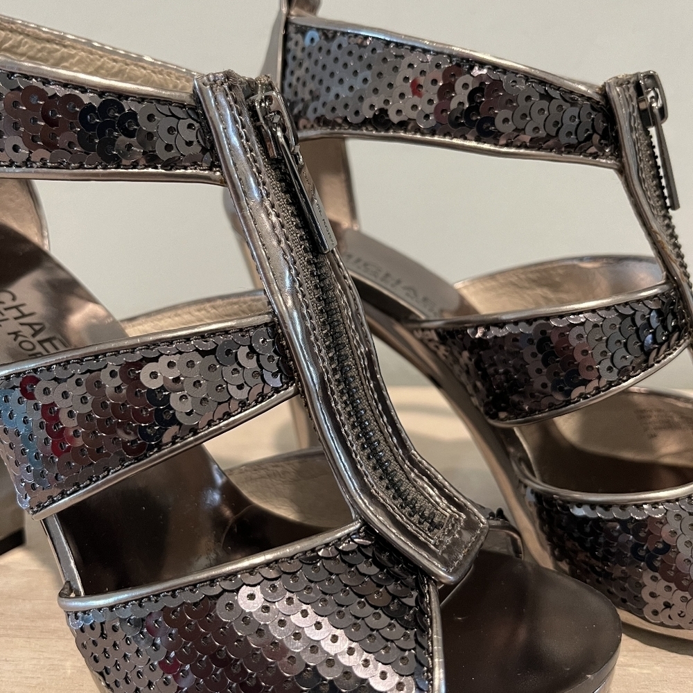 Michael Kors Berkley T-Strap in Gunmetal Sequins. Size 5M Like New Condi… - Picture 12 of 16